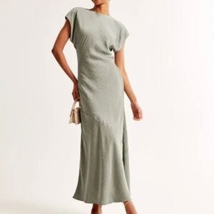 Abercrombie short sleeve crinkle satin maxi dress